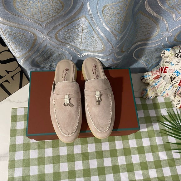 Loro Piana Tan Slippers Elegant Comfort Design🌸🌸🌸